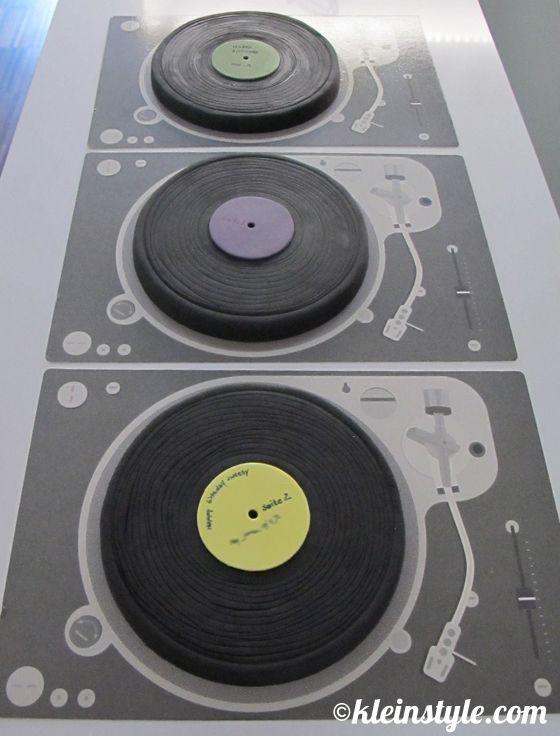 record player cake instructions